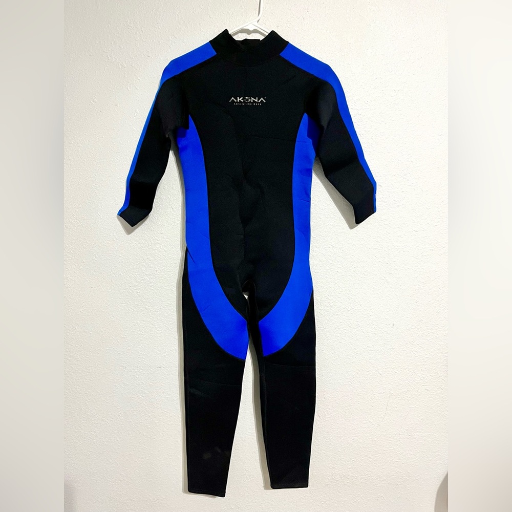 NWT Akona Wetsuit Size Kids XL (13/14)